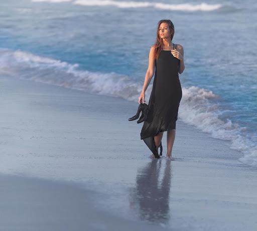 10134 10 صور نساء على شاطئ البحر- كل الناس بتحب البحر جهراء دياب
